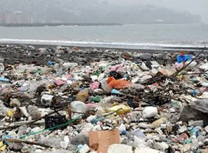 Karadeniz'de fırtına sonrası kirlilik