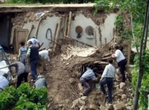 Maraş'ta ahır çöktü