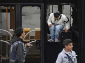 Metrobüslere verilen zararı holiganlar ödeyecek