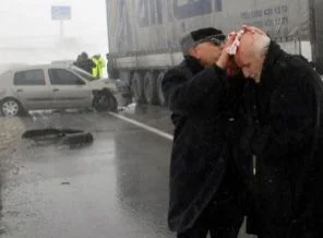 Milletvekillerinin Aracı Zincirleme Kazaya Karıştı