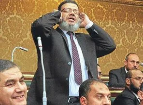 Mısır Meclisi'nde ezan kavgası