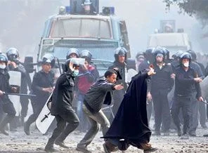 Mübarek, Tora Hapishanesi'ne naklediliyor
