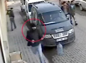 Savcıyı vuran zanlı kameraya yakalandı (video)