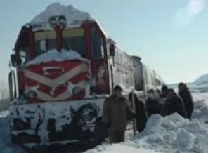 Tren raydan çıktı