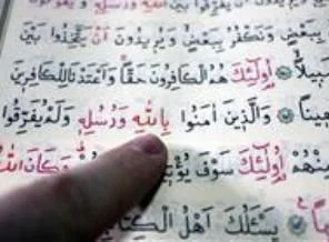 Ülkedeki bütün Kur'an'ları yok ettiler