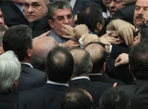 4+4+4 görüşmesinde kavga