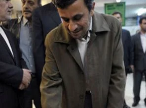 Ahmedinejad'a ağır darbe