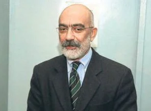 Ahmet Altan Taraf'ta sansüre başlıyor