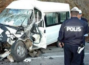 Ambulans otomobille çarpıştı: 5 ölü