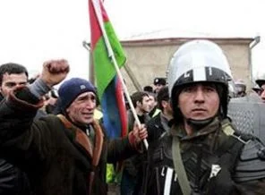 Azerbaycan'da halk sokaklarda!