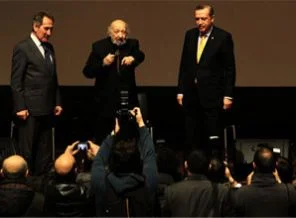 Başbakan'dan sanatçılara büyük ödül