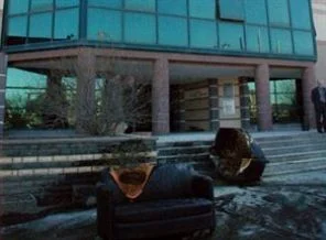 Başvurusu reddedilince binayı ateşe verdi
