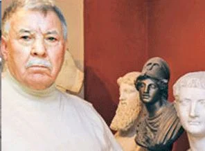 Çinliler bu Türk'ün peşini bırakmıyor