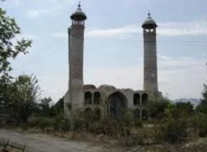 Ermenistan'da Camiyi yıkıp domuz ahırı yaptılar...