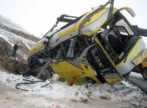Erzurum'da yolcu otobüsü devrildi: En az 4 ölü