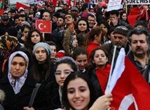 Fransa'da eylemci Türkler kara listede