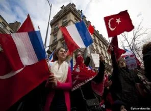 Fransa Türk derneklerini fişlemiş