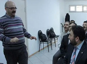 Güzel ezan okumak için şan eğitimi alıyorlar