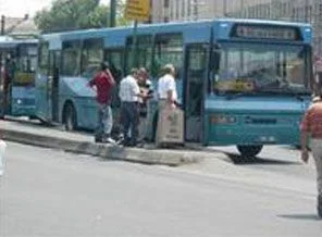 Halk otobüsü şoföründen engelliye bıçak
