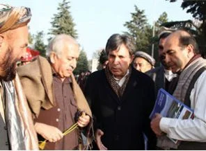 Hamid Karzai'nin kardeşlerine ateş açıldı