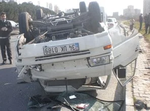 Kadın işçileri taşıyan minibüs takla attı: 5 yaralı
