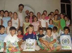 Kahraman Maraşlı yetimlere hediye yağmuru