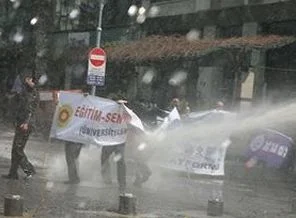 KESK eylemine polis müdahalesi