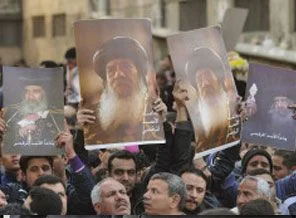 Kıpti Patriği Baba 3.Şenuda toprağa veriliyor