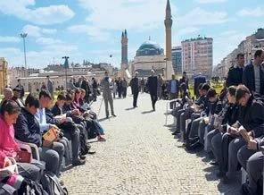 'Kitabını alan gelsin, meydanda okuyoruz'