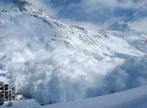 Köy çığ altında kaldı: 47 ölü