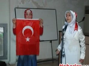 Kur'an Kursundan istiklal marşını güzel okuma müsabakası