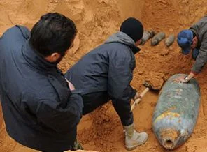 Libya'da patlamamış füze imha edildi