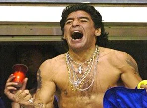 Maradona: Bırakın kızı!