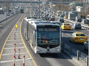 Metrobüs yolcularının arıza çilesi