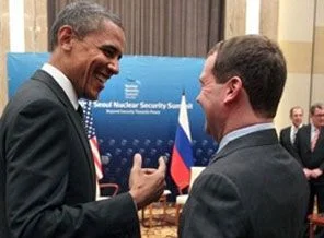 Obama, mikrofonun azizliğine uğradı