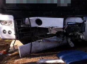Öğrenci servisi devrildi: 3 ölü, 17 yaralı