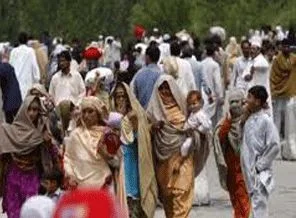Pakistan'da 100 bin kişi mülteci durumuna düştü