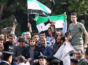 Rus Bakanın aracına yumurtalı saldırı