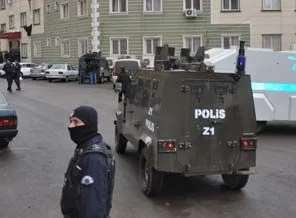 Siyaset akademilerine operasyon