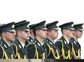 Subayların mecburi hizmeti azaltılıyor