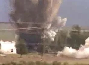 Suriye'de askeri araca bombalı saldırı (video)