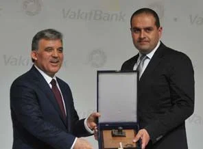 Yılın basın fotoğrafı 'enkaz altındaki Yunus'