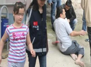 11 yaşındaki kız babasını bıçakladı