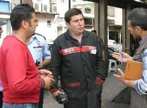 16 bin lirasını kaptırmamak için kendini araca kilitledi