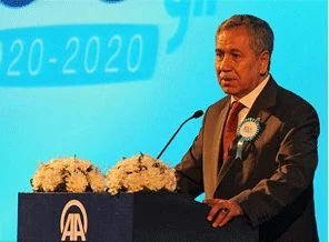 32 yıl önce alkış tutanlar hala aramızda