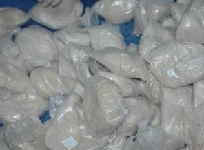 5 yaşındaki çocuk okula 50 torba eroin getirdi