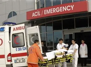Acil hastalardan ücret alan hastaneler kapatılacak