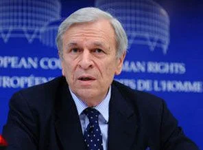 AİHM: Başörtüsü kararı düzenlenebilir!