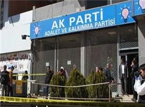 Ak Parti binasına bombalı saldırı