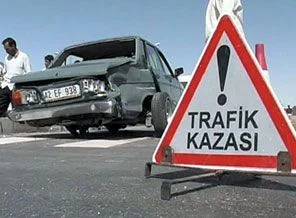 Aşırı hız ve alkol yine kaza getirdi: 2 yaralı